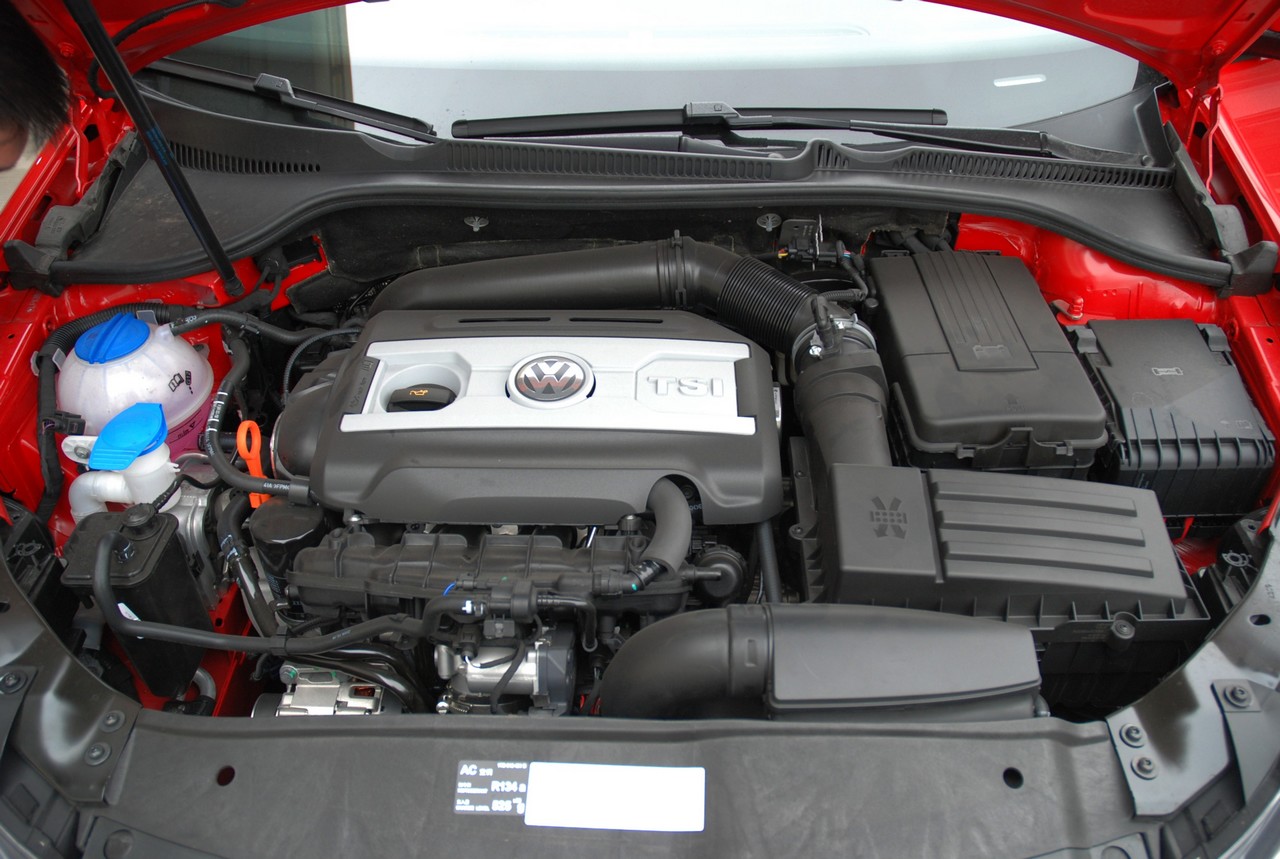 一汽大众高尔夫gti发动机舱实拍图