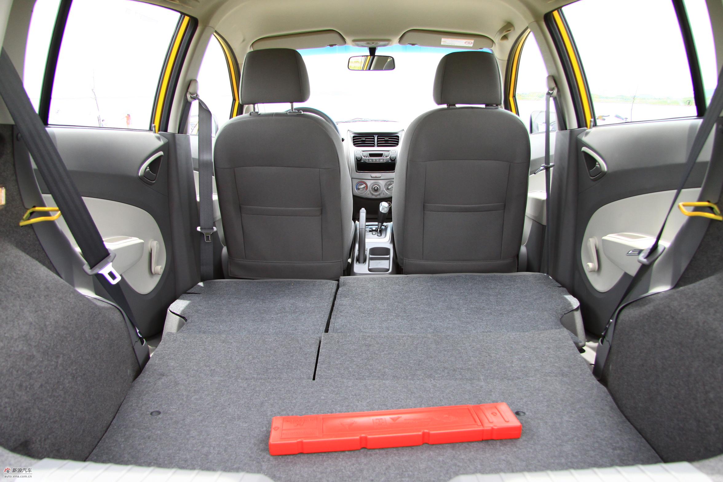 雪佛兰新赛欧两厢后备箱实拍图