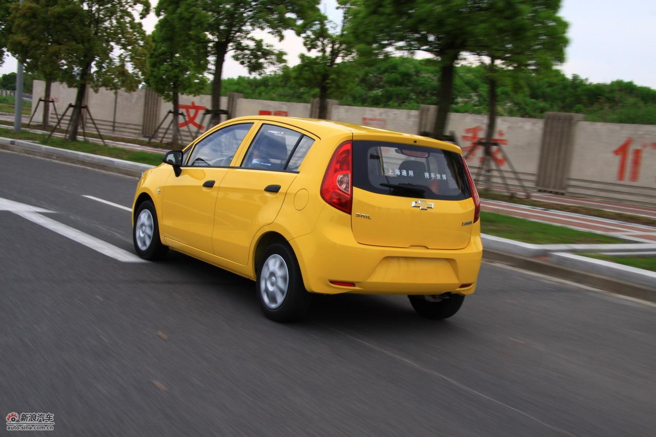 新赛欧两厢动态实拍图