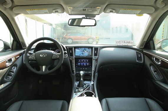2015款英菲尼迪Q50L 2.0T自动豪华版