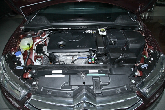 2013款世嘉三厢1.6L手动品尚型