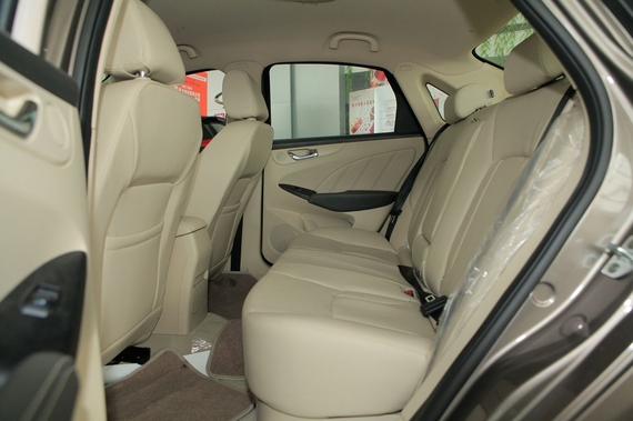 2013款艾瑞泽7 1.6CVT致尚版