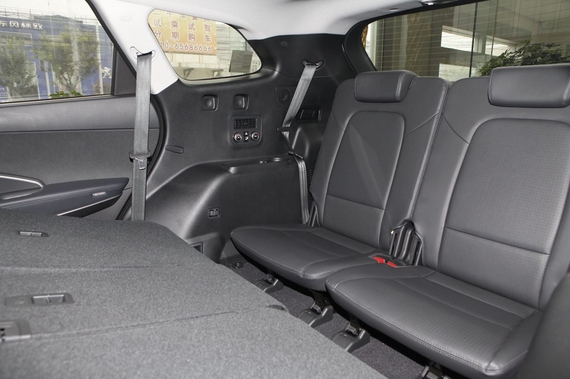 2013款格锐3.3L 7座旗舰型