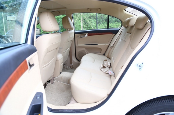 2014款荣威350 1.5T自动劲尚版