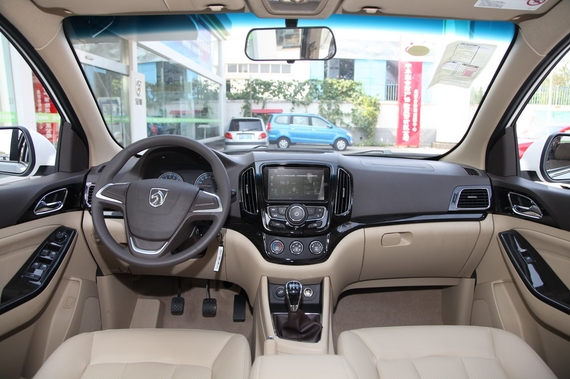 2014款宝骏730 1.5L手动舒适型