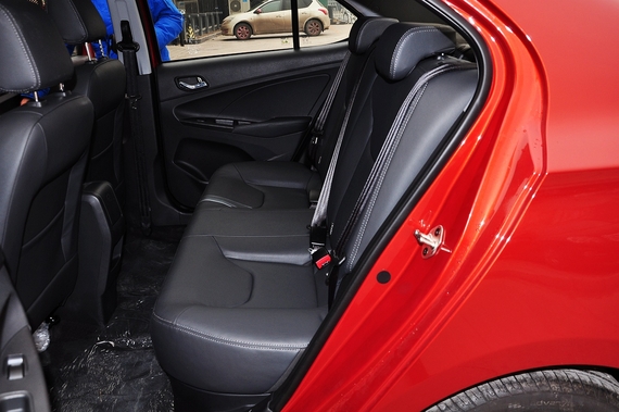 2015款艾瑞泽3 1.5L手动够炫版