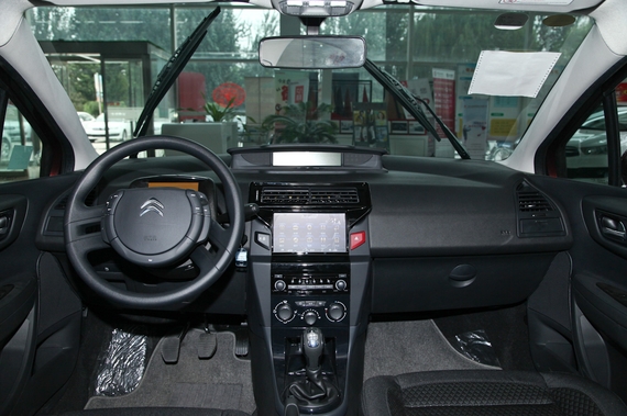 2013款世嘉三厢1.6L手动品尚型