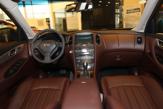 2013款英菲尼迪QX50 2.5L两驱优雅版