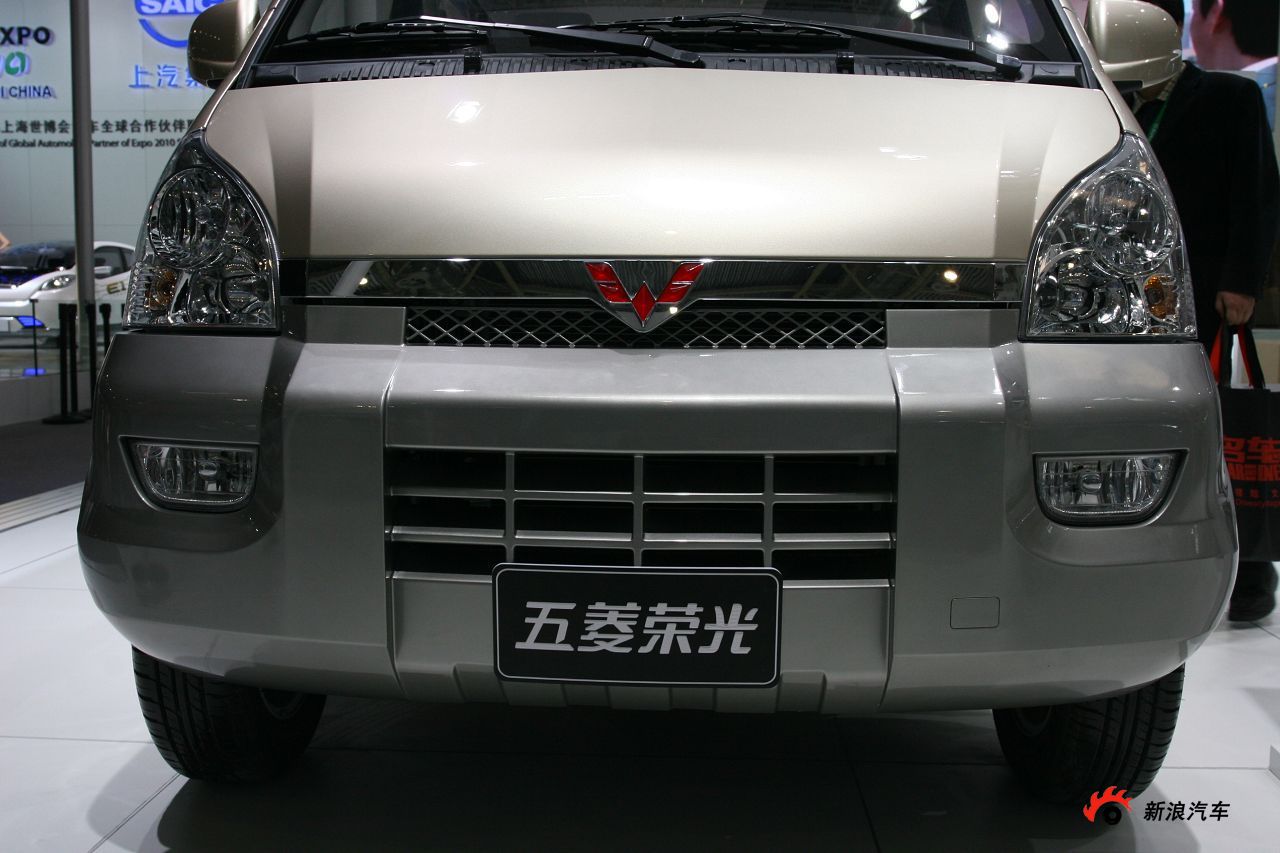 2011款五菱荣光 1.2l豪华型