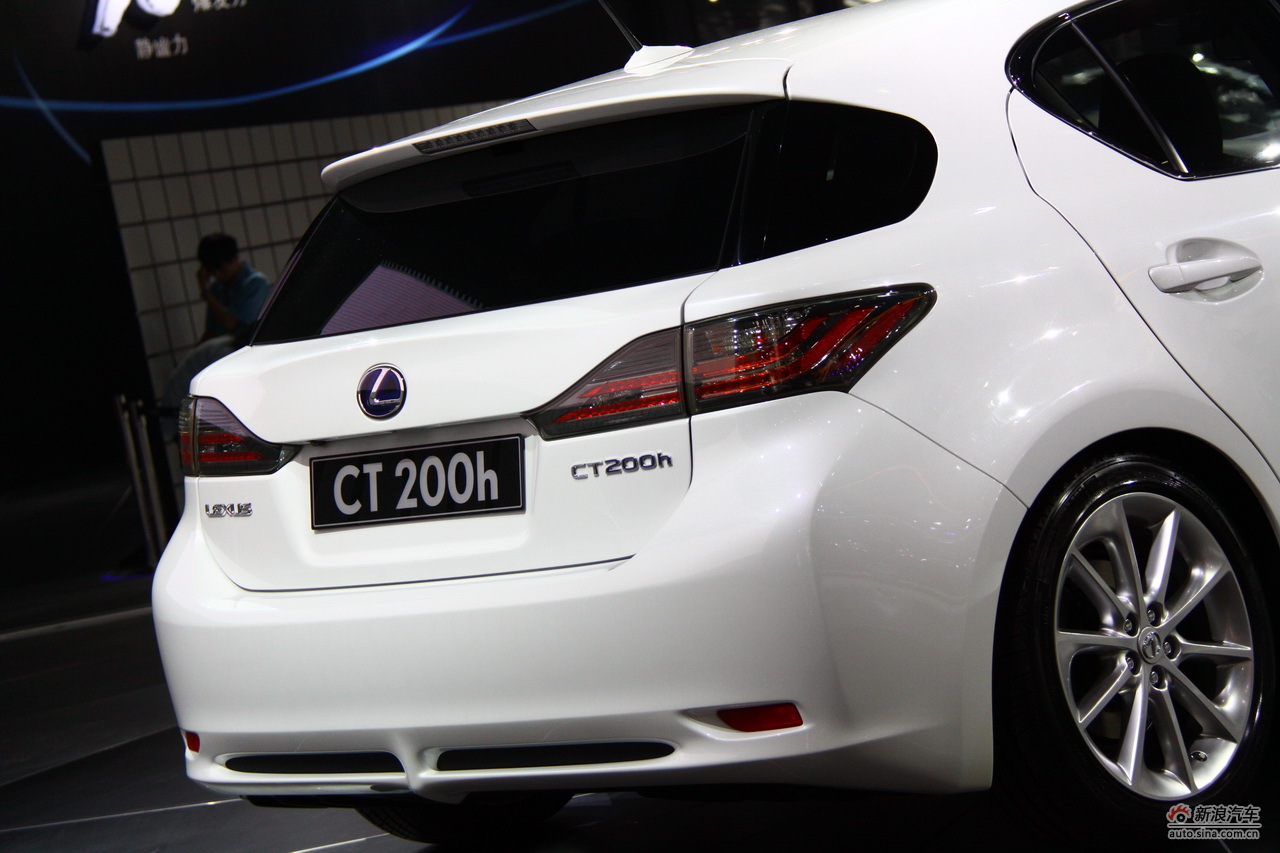 图为:雷克萨斯ct200h