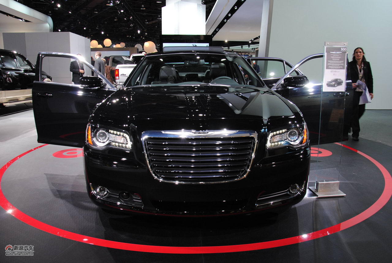 克莱斯勒300c属于什么档次 克莱斯勒300c和凯迪拉克XTS怎么选择