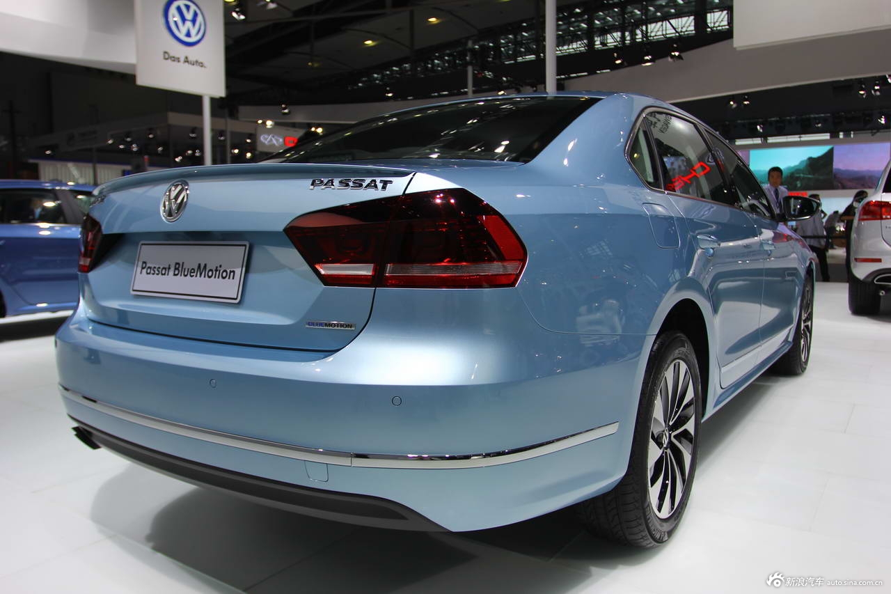 图为:帕萨特蓝驱