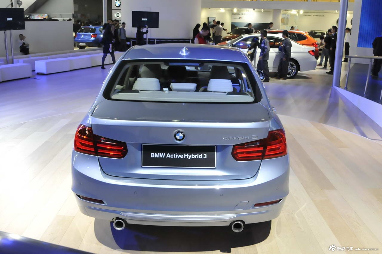 图为:宝马3系混动
