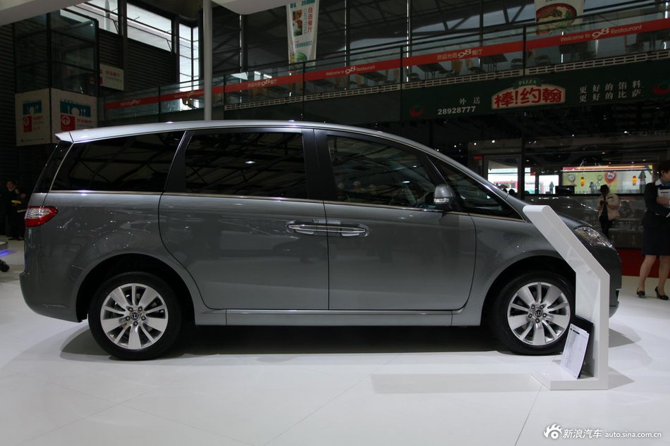 纳智捷大7 MPV