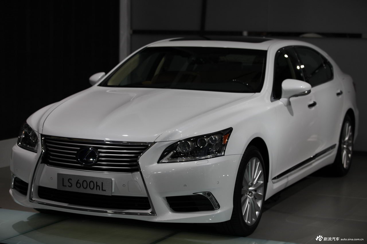 图为:雷克萨斯ls600hl