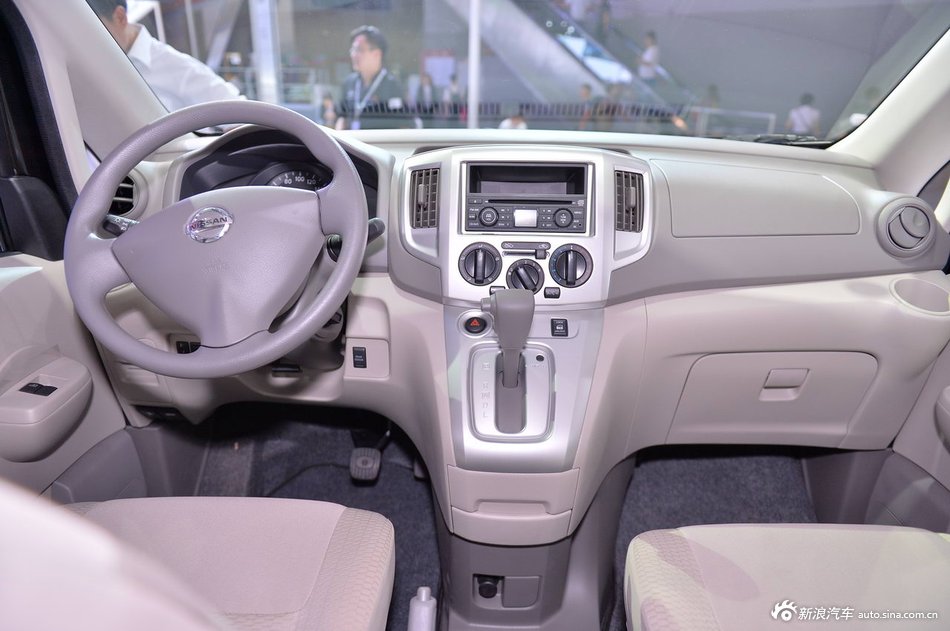 郑州日产NV200