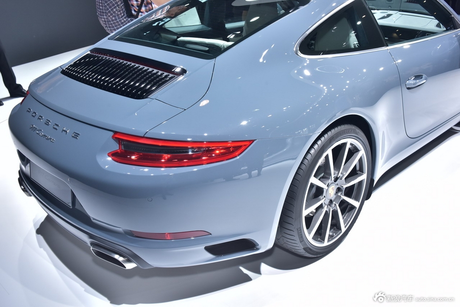 911 Carrera 硬顶版