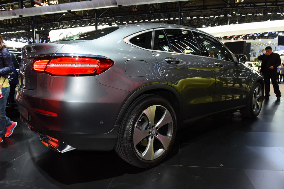 奔驰glc轿跑suv上市 售价49.6-63.8万元