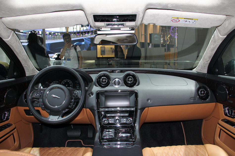 2016北京车展实拍：捷豹XJL