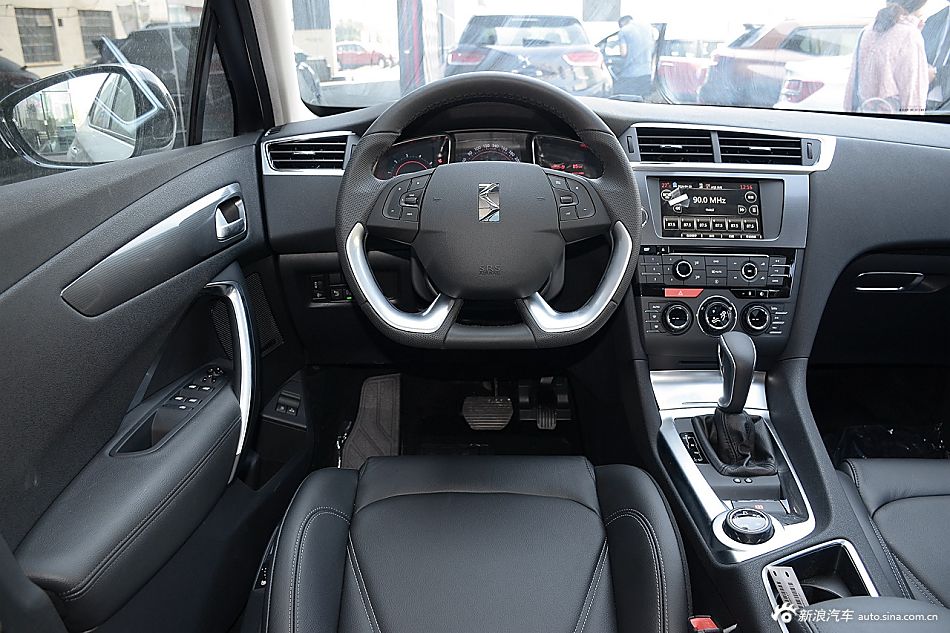 2016款DS6 1.6T自动豪华版THP160