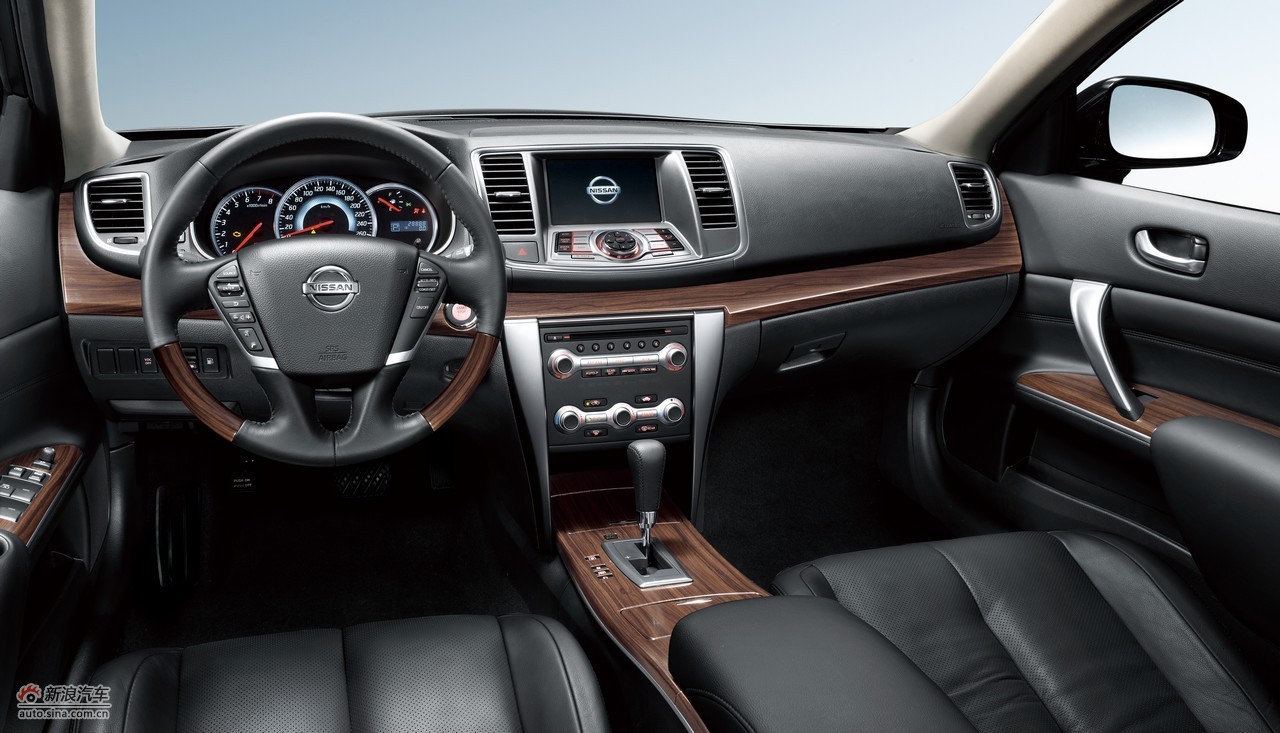 2011款天籁公爵内饰