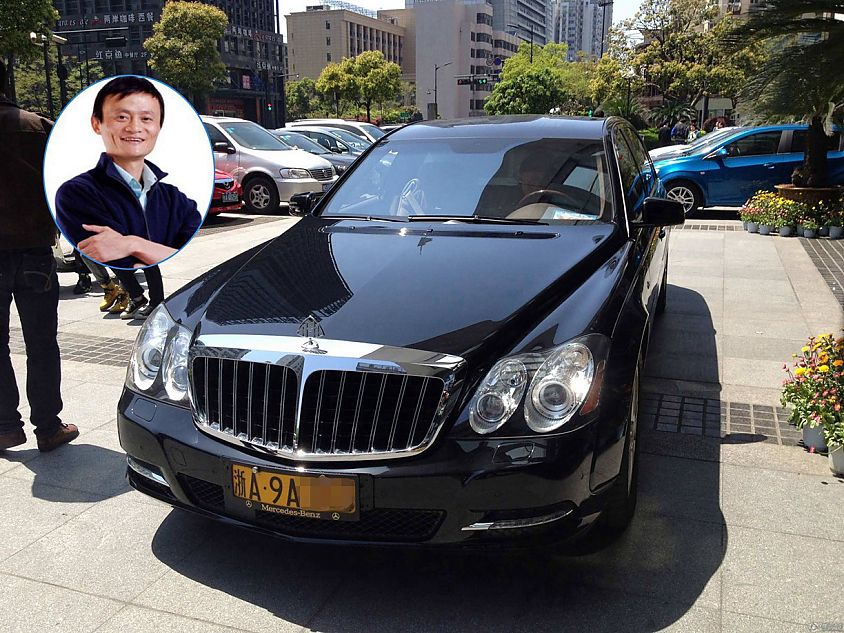 诸位网友自然也非常关心首富的座驾长啥样?