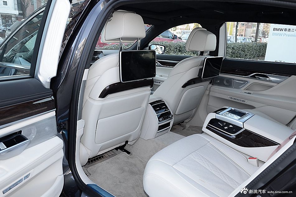 2016款宝马7系740Li 3.0T自动豪华型