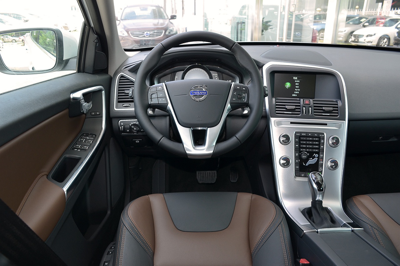 2017款沃尔沃xc60 2.0t自动t5 awd 智驭版