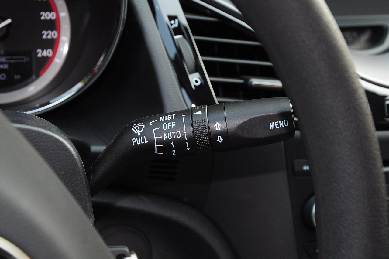 2016款奔腾b70 2.0l自动尊享型