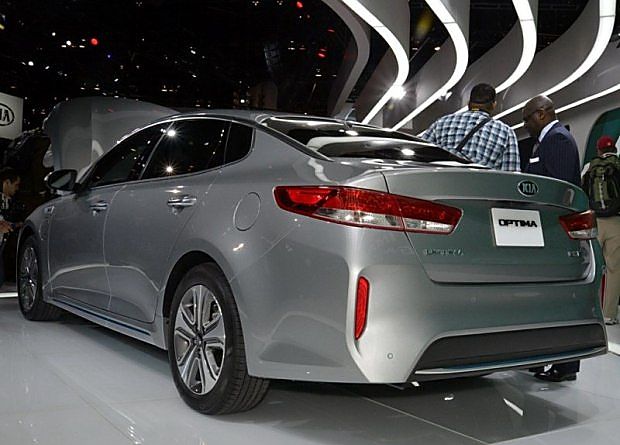 未来或入华 曝起亚K5混动版国内谍照