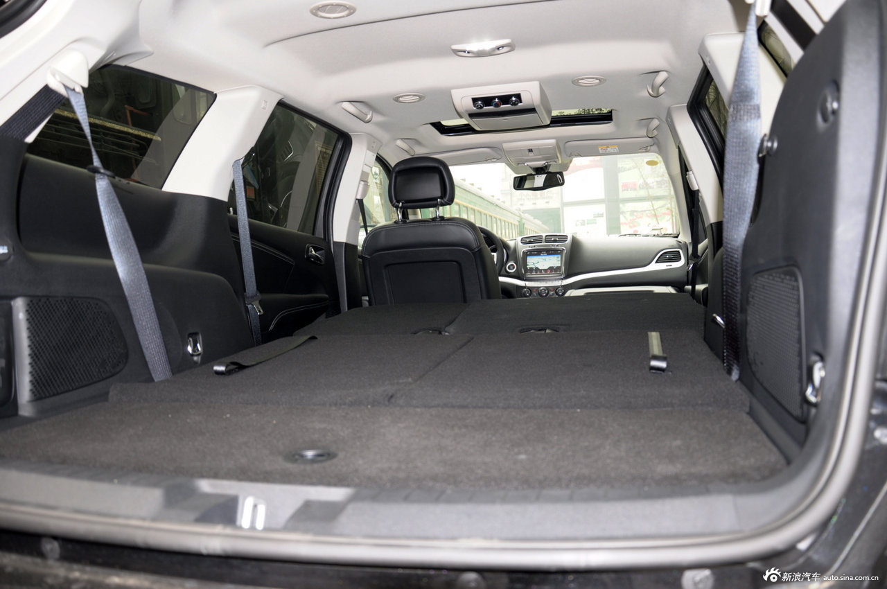 2013款酷威试驾实拍_酷威空间图片22960272_汽车图库_新浪汽车_新浪网