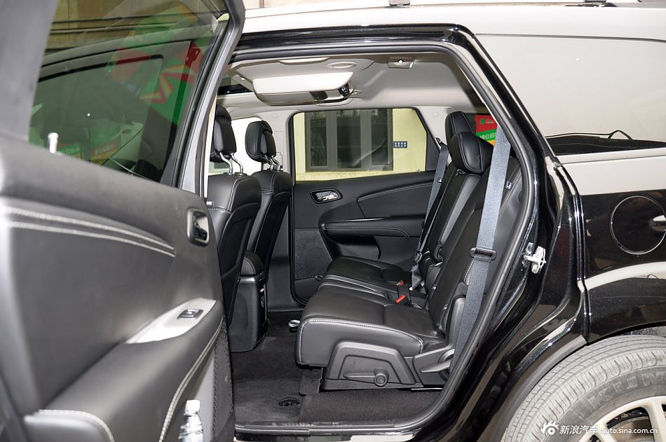2013款酷威试驾实拍_酷威空间图片22960305_汽车图库_新浪汽车_新浪网
