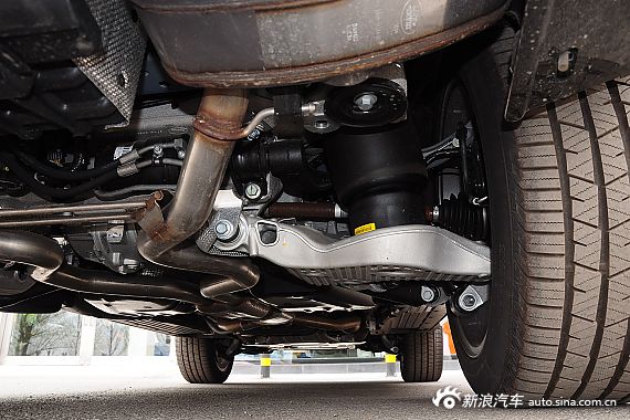 2015款路虎揽胜运动版SVR