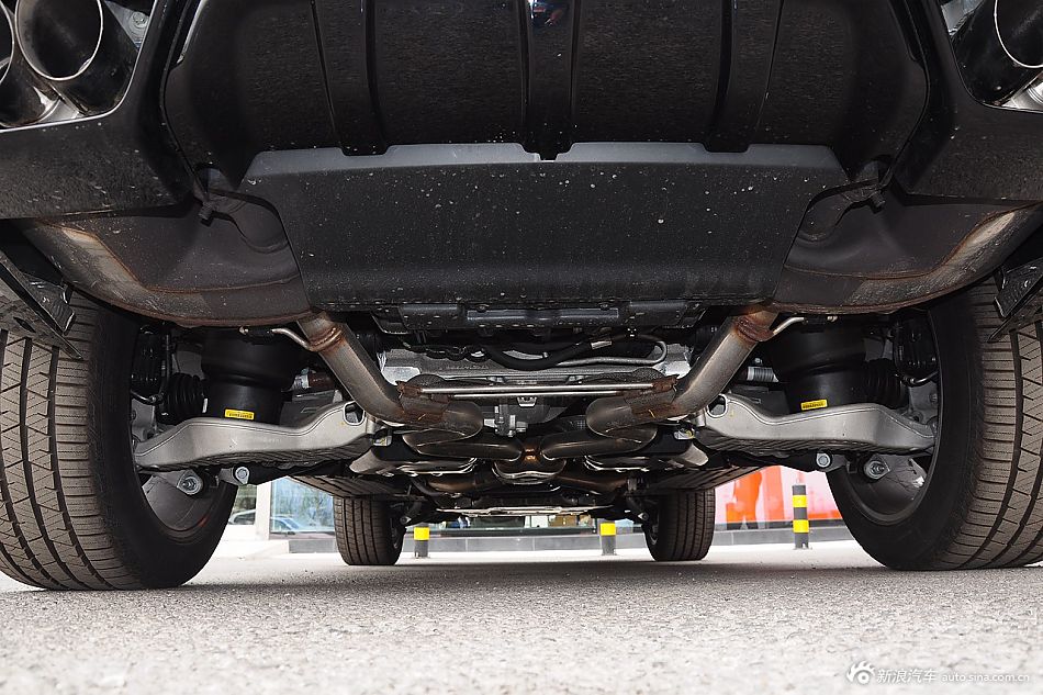 2015款路虎揽胜运动版SVR