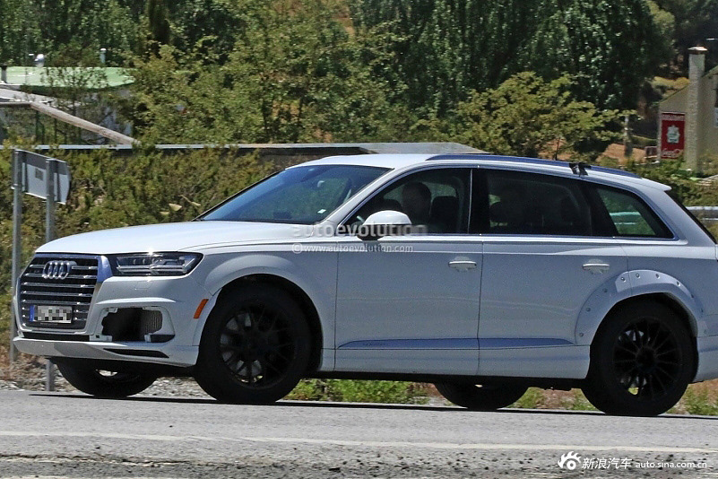 全新奥迪Q8路试谍照曝光