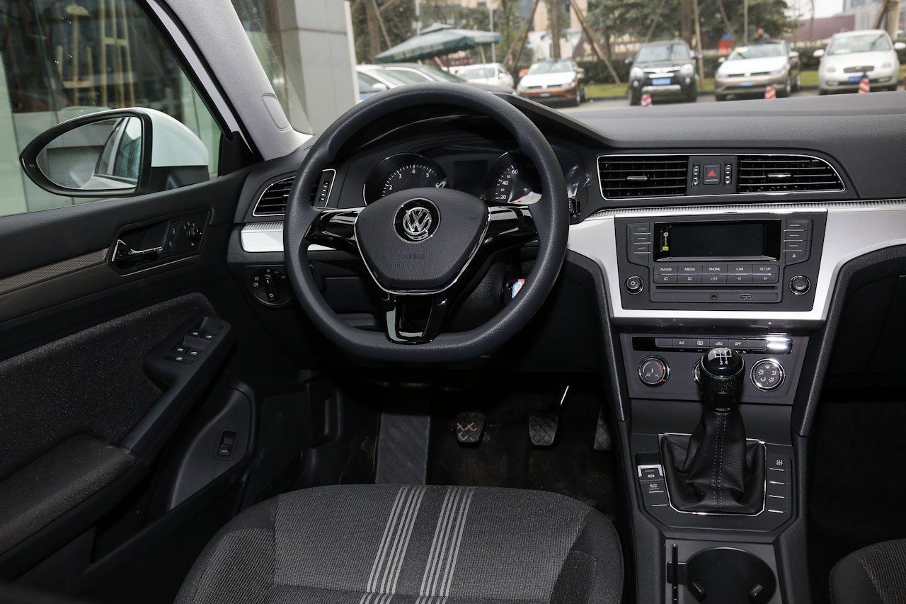 2015款凌渡1.4t手动风尚型230