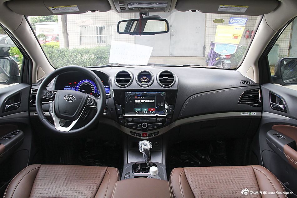 2015款比亚迪S7升级版2.0T自动尊贵型