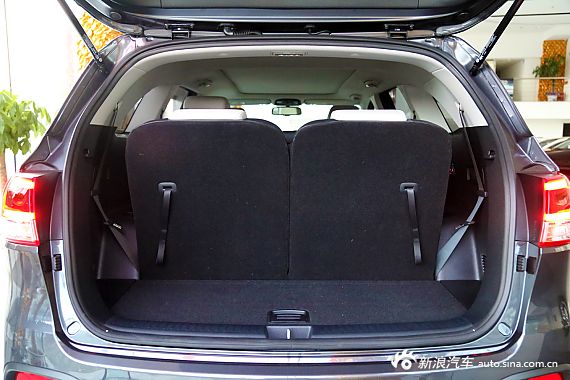 新浪汽车实拍起亚全新索兰托L