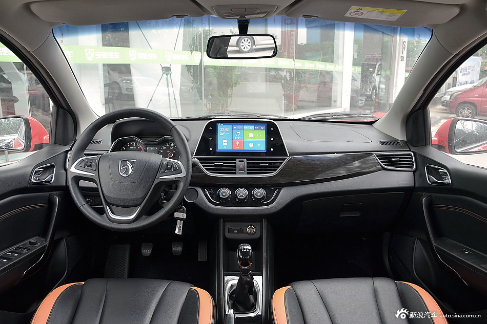 2016款宝骏310 1.2L手动豪华型