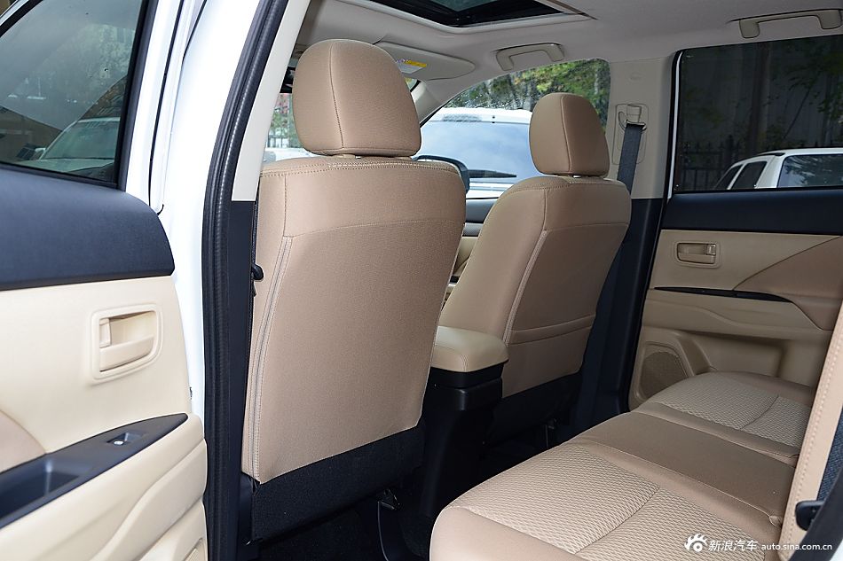 2016款2.0L两驱加值版 5座