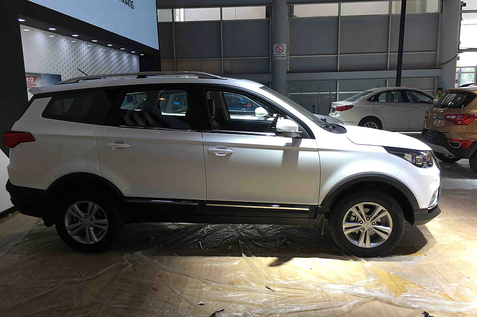 成都车展：北汽幻速S3L实车