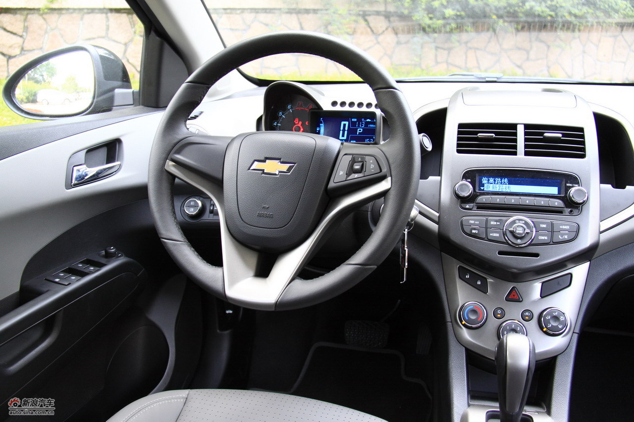 爱唯欧三厢内饰功能_爱唯欧内饰图片6950493_汽车图库_新浪汽车_新浪