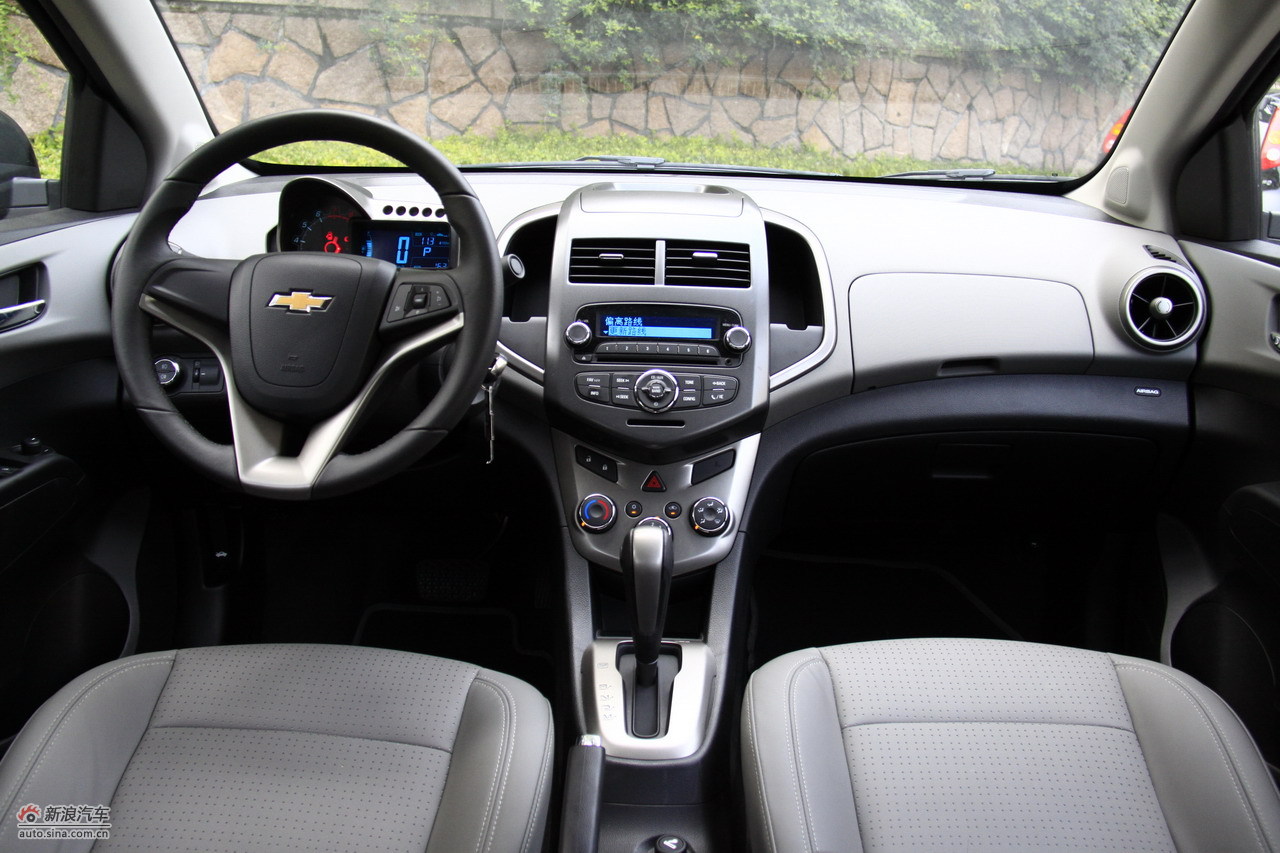 爱唯欧三厢内饰功能_爱唯欧内饰图片6950498_汽车图库_新浪汽车_新浪