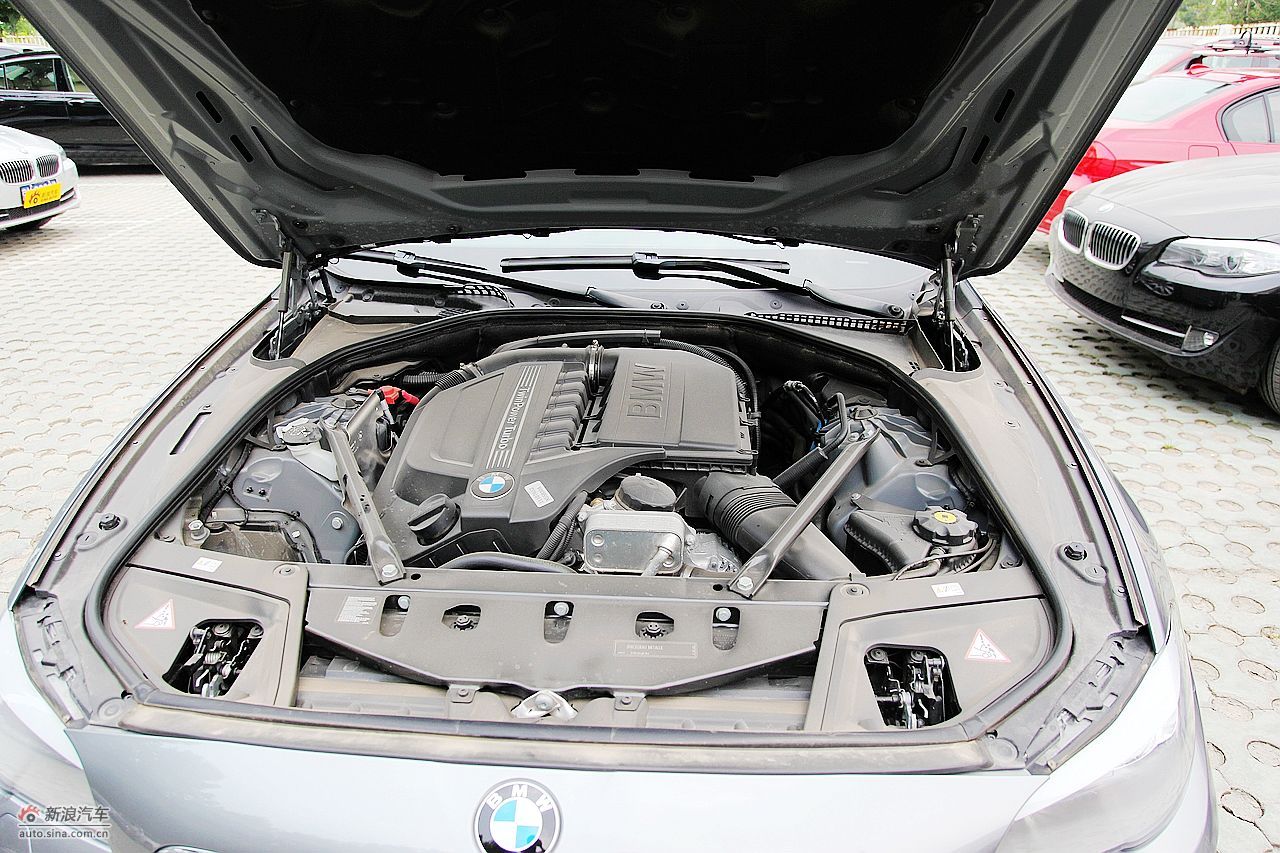 进口宝马535i领先运动型引擎图片