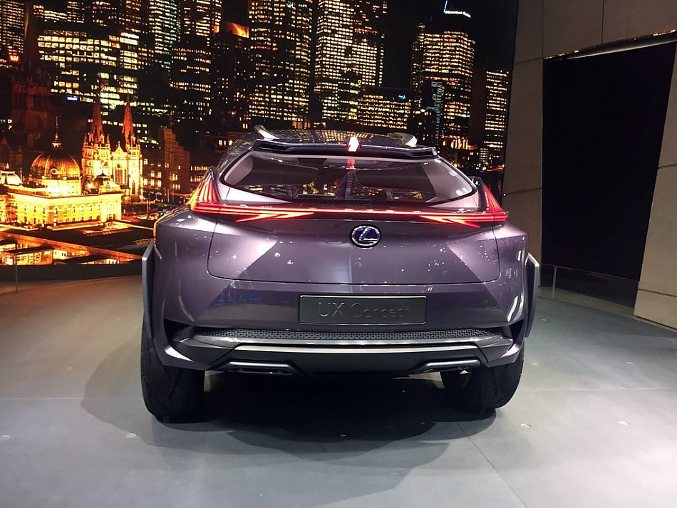 巴黎车展：雷克萨斯UX概念车
