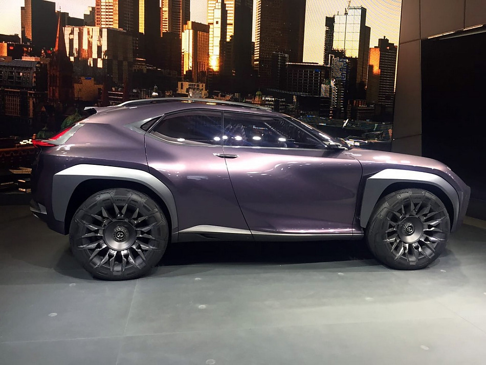 巴黎车展：雷克萨斯UX概念车