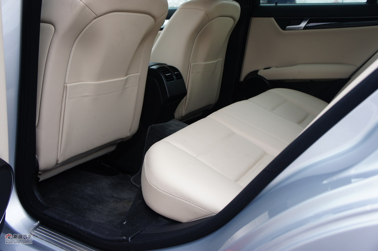 2011款奔驰c300_奔驰c级空间图片11260575_汽车图库_新浪汽车_新浪网