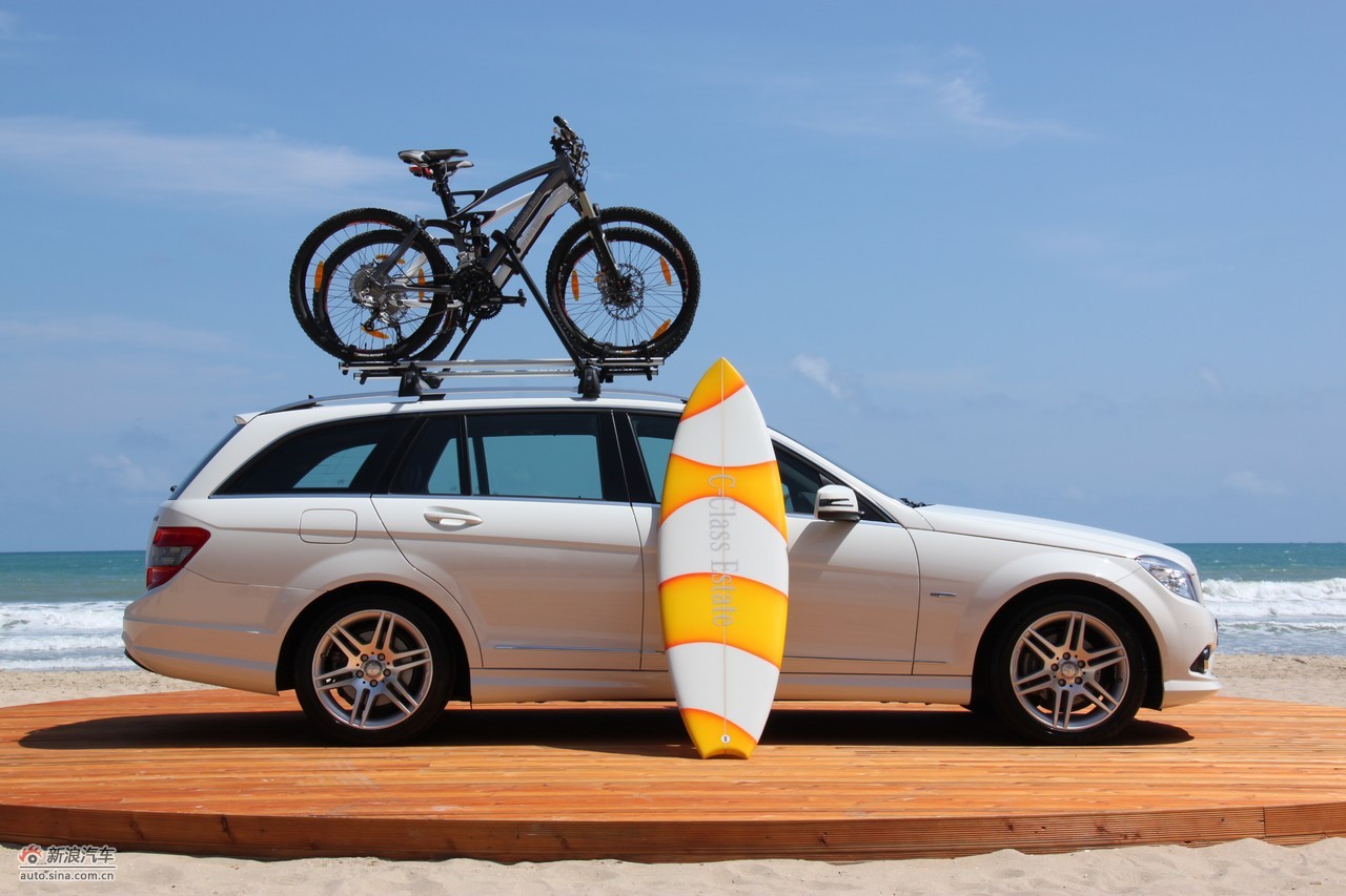 奔驰c200cgi旅行版外观