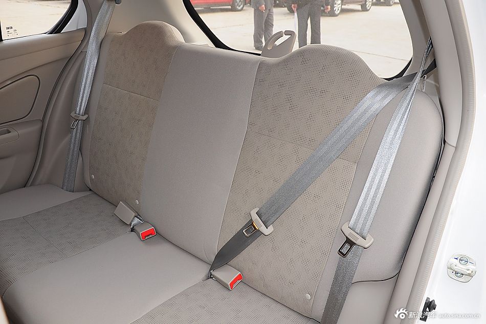 2014款启辰R30 1.2L手动优享版