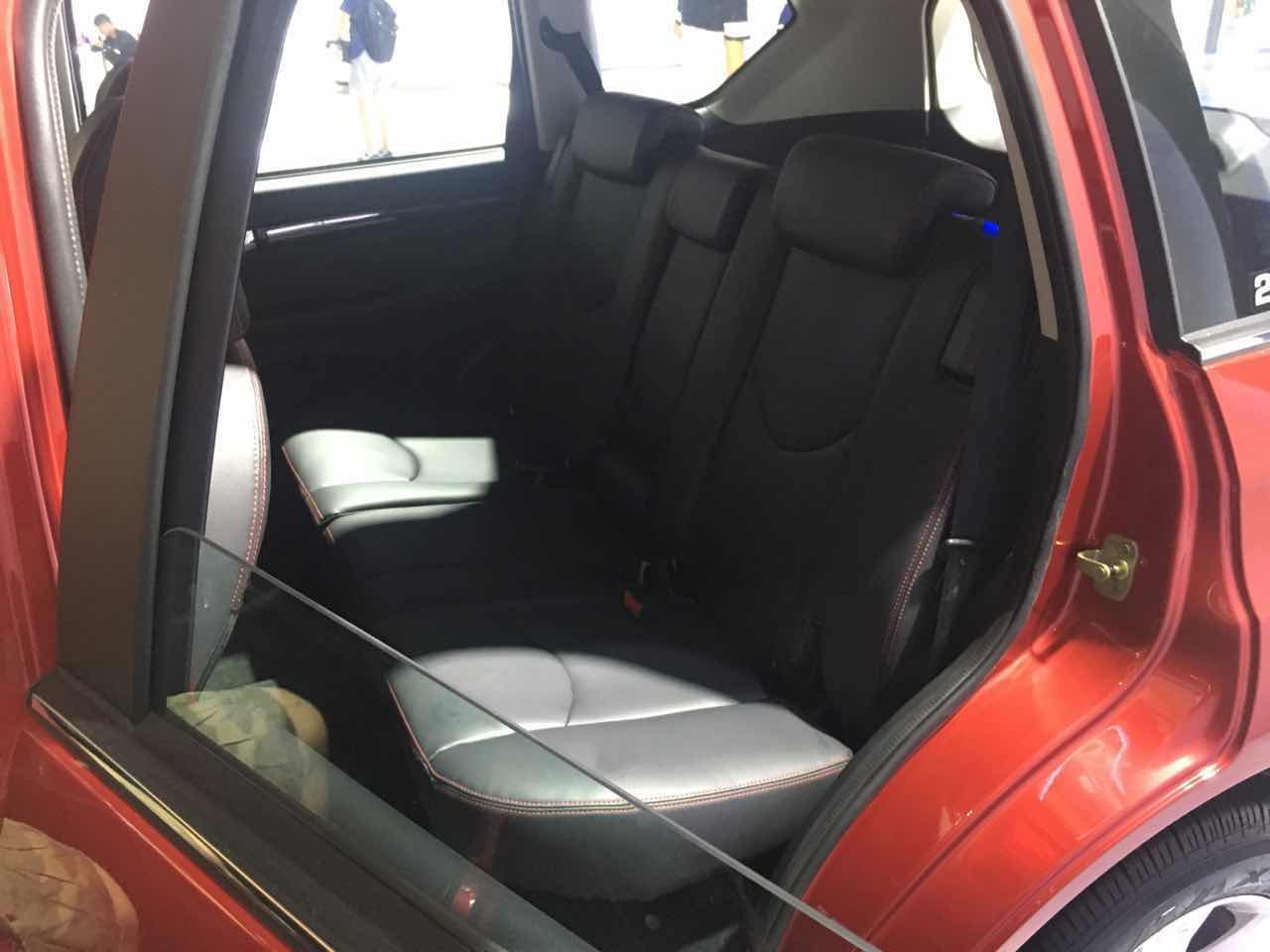 陆风X8实车 比X7有骨气！